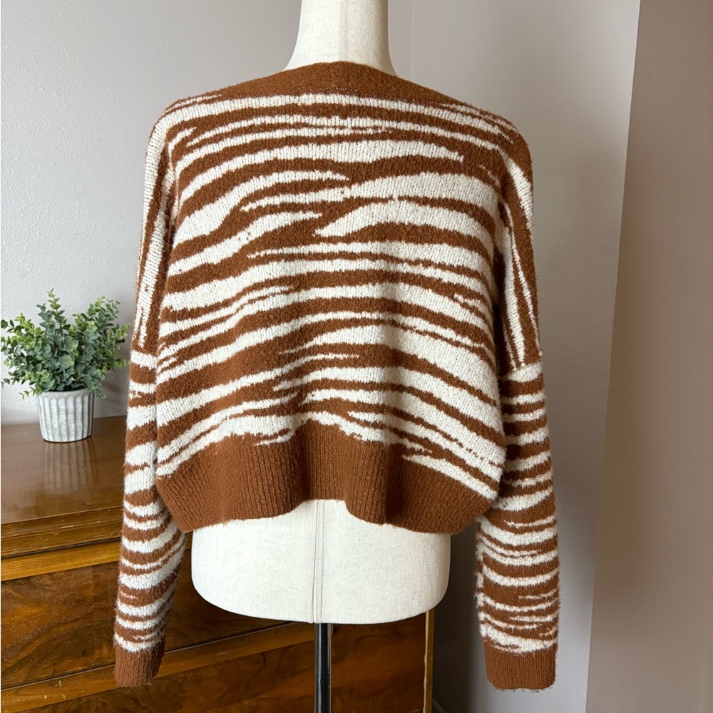 Casual Autumn Women's Cardigan - Off Shoulder V-Neck Sweater size Small - Picture 3 of 6